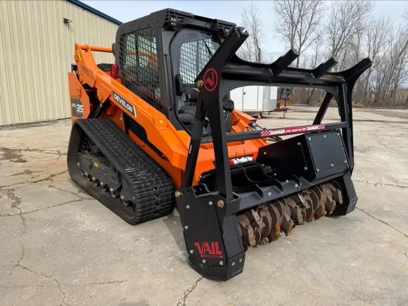 equipment-develon-vail-front